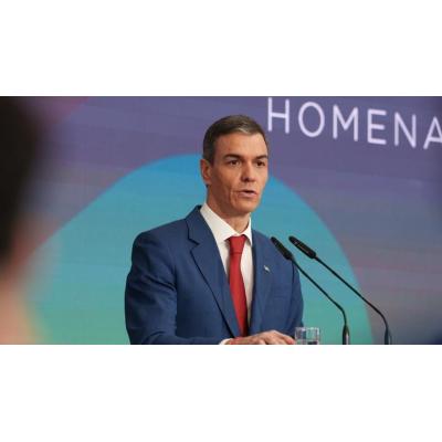 Sánchez se compromete a trabajar por acabar con las desigualdades y "los estereotipos que hieren" con el pueblo gitano