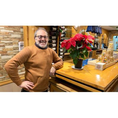 Javier, 37 años en su bar de Pamplona que arrasa los domingos con sus fritos y torneos de mus