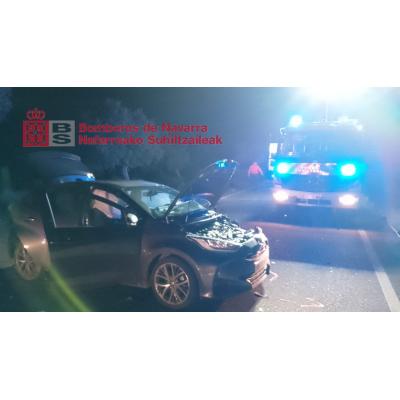 Cinco heridos en un grave accidente múltiple en un pueblo de Navarra: movilizados bomberos