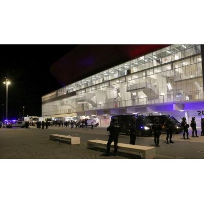 Cargas policiales dentro de El Sadar al acabar el Osasuna-Real Madrid