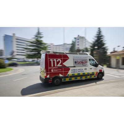 Dos trasladados al hospital tras un grave accidente con vuelco en una carretera secundaria de Navarra