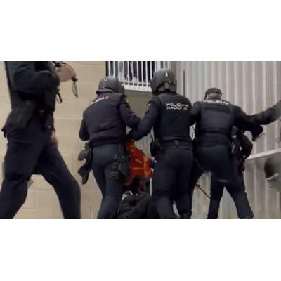 VÍDEO | Pánico en El Sadar: cargas policiales tras la victoria de Osasuna frente al Real Madrid