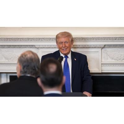 Trump sube al 15% los aranceles globales de represalia tras el varapalo del Supremo
