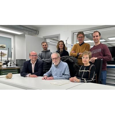 La UPNA recibe la colección de Balbino García de Albizu para su estudio y clasificación en el Laboratorio de Arqueología