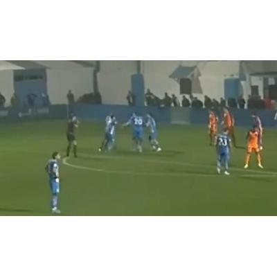 Distraen a sus rivales haciendo el 'corro de la patata' y el córner acaba en gol