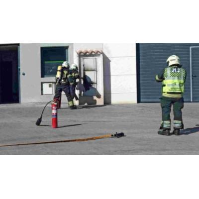 Fuego en el polígono de una localidad navarra: hubo que tirar del extintor de la empresa hasta que llegaran los bomberos