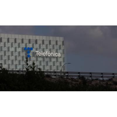 Telefónica pierde 4.318 millones en 2025 por ERE y Latinoamérica, pero sube un 1,5% ingresos a 35.120 millones