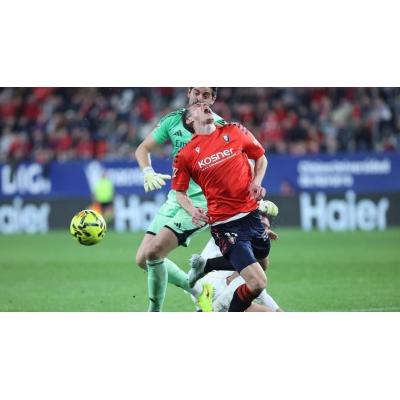 Courtois busca excusas para no admitir su penalti sobre Budimir: "Mete el pie debajo del mío"