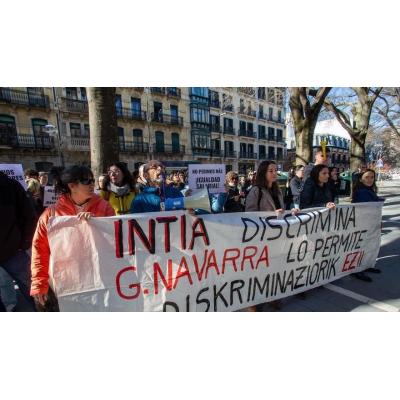 Trabajadores de INTIA se concentran ante la CPEN para exigir la equiparación salarial