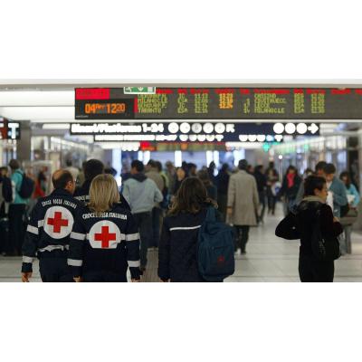 Investigan a 21 policías por robar 300.000 euros en ropa en la estación central de Roma