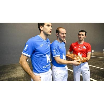 En imágenes: Elordi-Zabaleta eligen material junto a Altuna III en los días previos al inicio de la liguilla de semifinales del Campeonato de Parejas en el Atano III de Donostia.