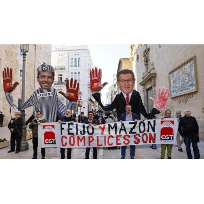 Entidades sociales se concentran en les Corts por la gestión de Mazón en la dana