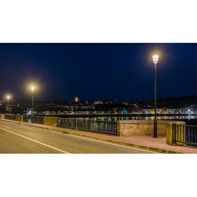 La empresa navarra que enriquece el patrimonio iluminando por la noche esta villa marinera de Cantabria