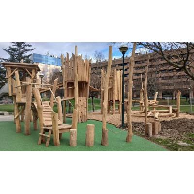 Pamplona renueva la zona infantil del parque Tomás Caballero