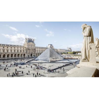 El responsable del palacio de Versalles dirigirá el Louvre, según informa la prensa frances