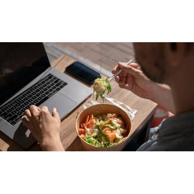 Comer acompañado mejora la absorción de nutrientes y reduce el riesgo de obesidad