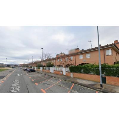 Dos hombres y una menor, detenidos in fraganti dentro de un unifamiliar que querían okupar en Pamplona
