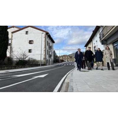 Yesa gana espacio para peatones y conductores en su renovada travesía urbana