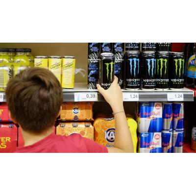 El Gobierno prohibirá vender bebidas energéticas a menores de 16 años