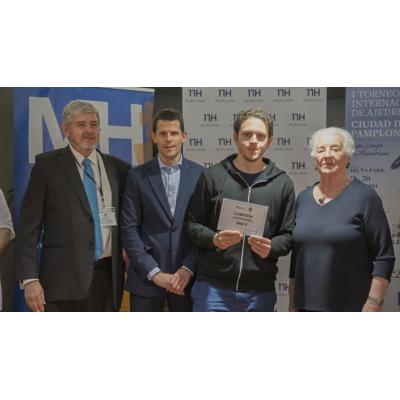 Carlos Albornoz triunfa en Pamplona