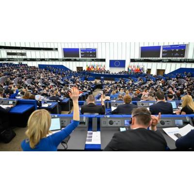 La Eurocámara reaviva la propuesta de aplicar el 'solo sí es sí' en Europa