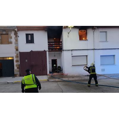 Gran susto en Cortes: arde un vivienda y un hombre resulta herido grave