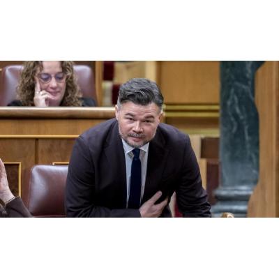 Rufián dice sobre la posibilidad de que regrese el rey emérito que "los delincuentes, mejor fuera que dentro"