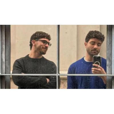 Pablo Alborán y el navarro Juan Sesma presumen de su amor durante su romántica escapada a Lisboa