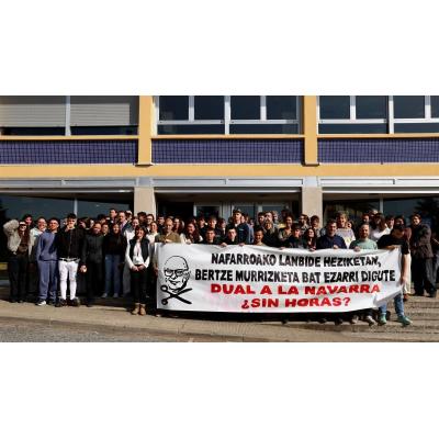 El Politécnico de Estella se concentra para expresar su preocupación por la FP Dual