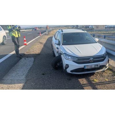 Un aparatoso accidente en la autopista se salda con un hombre herido y trasladado al hospital
