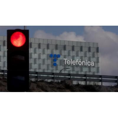 Telefónica sale de BBVA con la venta de su participación del 0,77% por 608 millones de euros