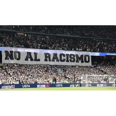 Expulsado del Bernabéu por hacer el saludo nazi en la Grada Fans