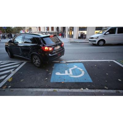 Más de 700 sanciones en un año en Pamplona por ocupar plazas reservadas a personas con discapacidad