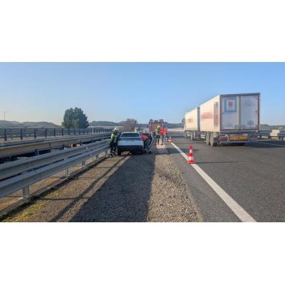 Trasladado al hospital un varón por una colisión entre un coche y un camión en la AP-68