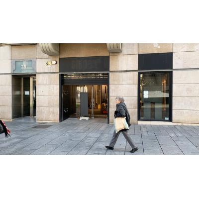 Persianazo en el centro de Pamplona: cierra una conocida tienda de ropa y calzado tras cinco años