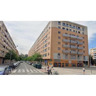 Se da a la fuga en la Rochapea tras atropellar a una niña de 10 años que iba en bici