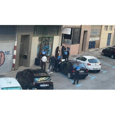 Adiós a la bajera ocupada en Azpilagaña: la desalojan por orden judicial
