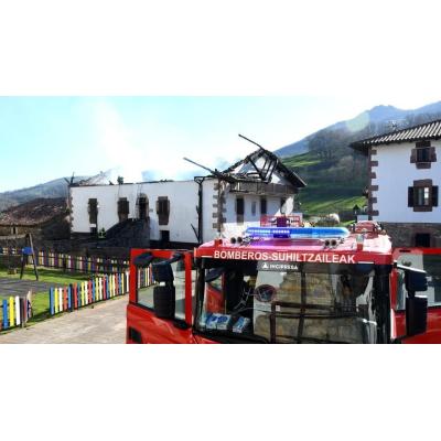 Un incendio arrasa con la casa Kortarizarrea de Berroeta