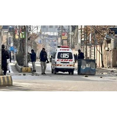 Pakistán bombardea Kabul y se declara en “guerra abierta” con Afganistán