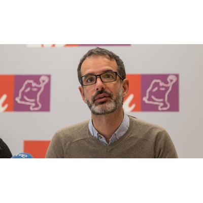 El podemita Bernal rabia contra Navarra.com y llama “fake” a una noticia para defender al alcalde de Bildu en Berriozar