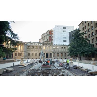 El Gobierno de Navarra dispensó a Acciona y Servinabar de terminar las obras de los jardines de la Diputación