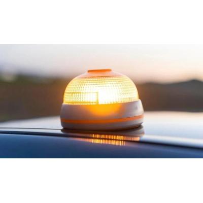 Conductores y baliza: el error que expone a miles de multas en carretera
