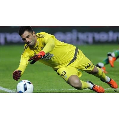 Adán, portero español en la liga iraní: "Tomé uno de los últimos vuelos que salieron de Teherán"