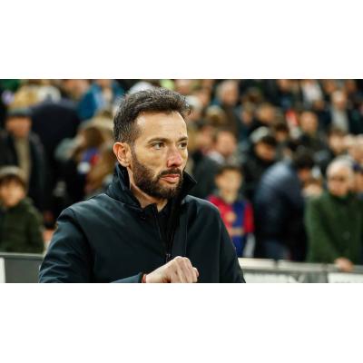 El entrenador del Valencia pide otro penalti y saca pecho tras superar a Osasuna en Mestalla