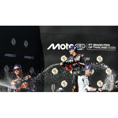 Bezzecchi arrasa, Acosta se pone líder y Marc Márquez pincha en Tailandia