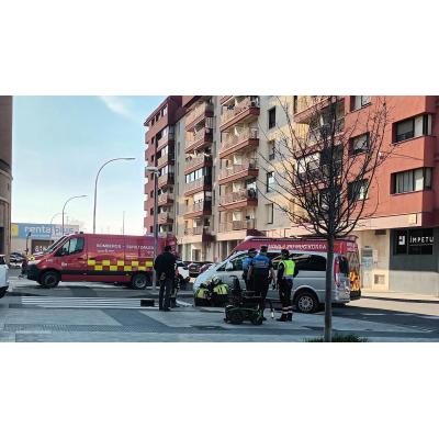 Herido un hombre en silla de ruedas tras ser atropellado en Pamplona y quedar atrapada su pierna