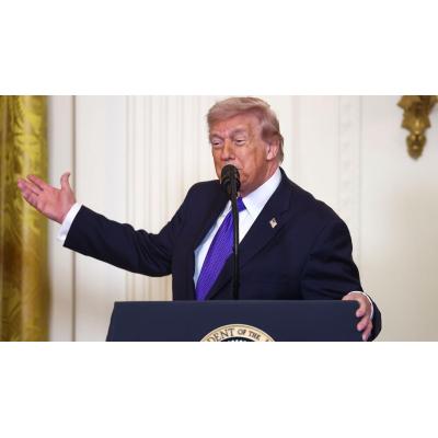 Trump anuncia que la "gran ola" de ataques contra Irán "está a punto de llegar": "Los estamos destrozando"