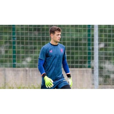 El portero del Valencia Julen Agirrezabala sufre una lesión en el menisco