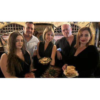 Novedades culinarias en el bar ‘escocés’ de Pamplona donde triunfan los cócteles con fruta natural