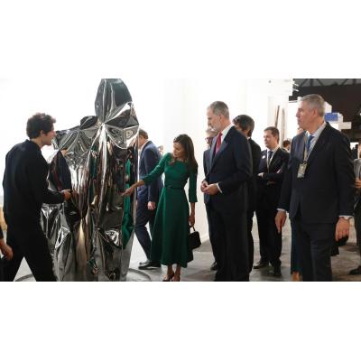 Los reyes abren ARCO entre pitidos al ministro de Cultura, Ernest Urtasun